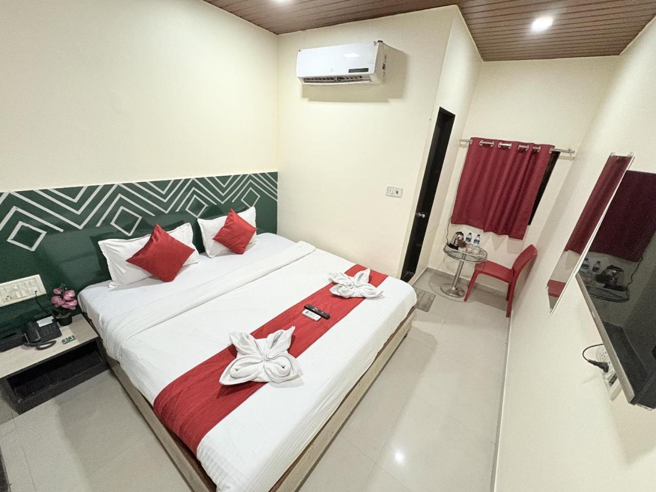 Hotel Kailash Park- Near International Airport Mumbai Ngoại thất bức ảnh